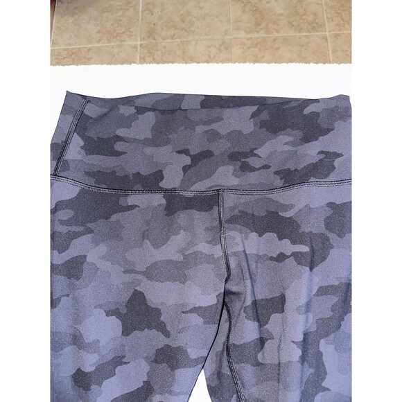 Lululemon black camo leggings - Picture 2 of 7